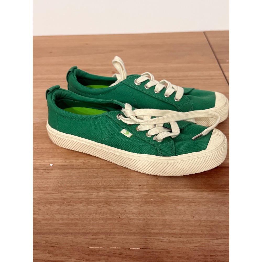 Cariuma OCA Low Green Canvas Sneakers Mens 7 Womens 8.5